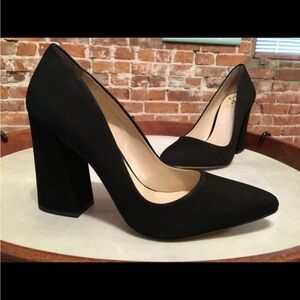 Vince Camuto black pumps